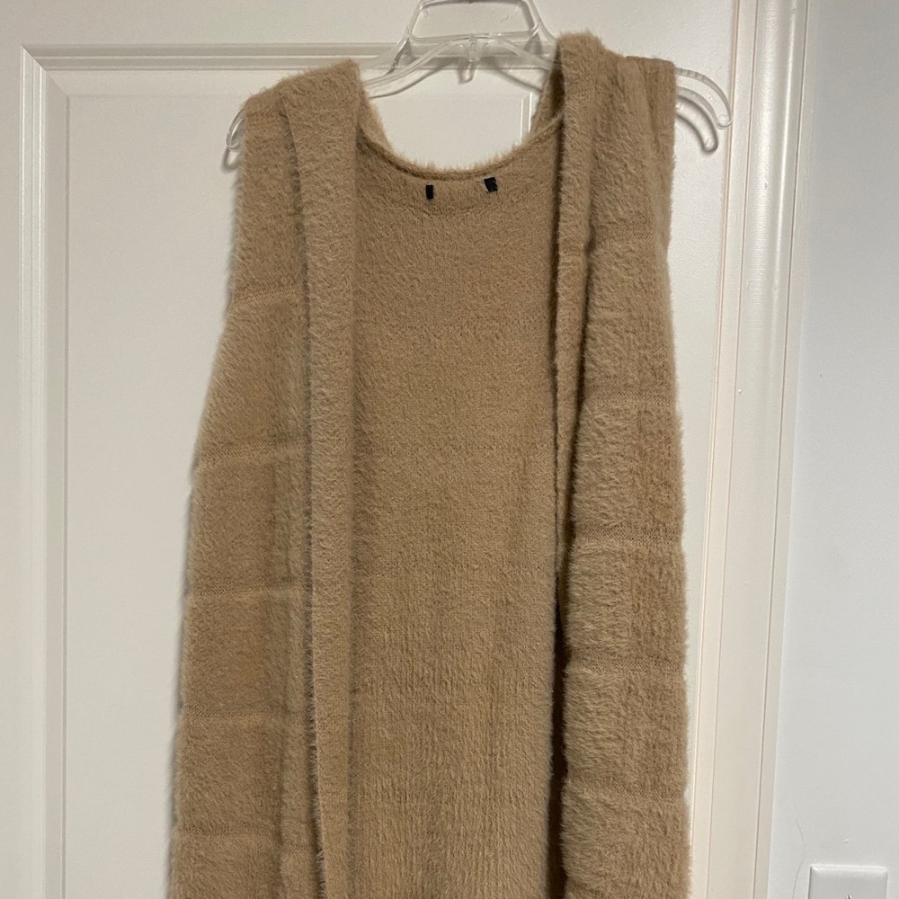 Women’s hooded vest